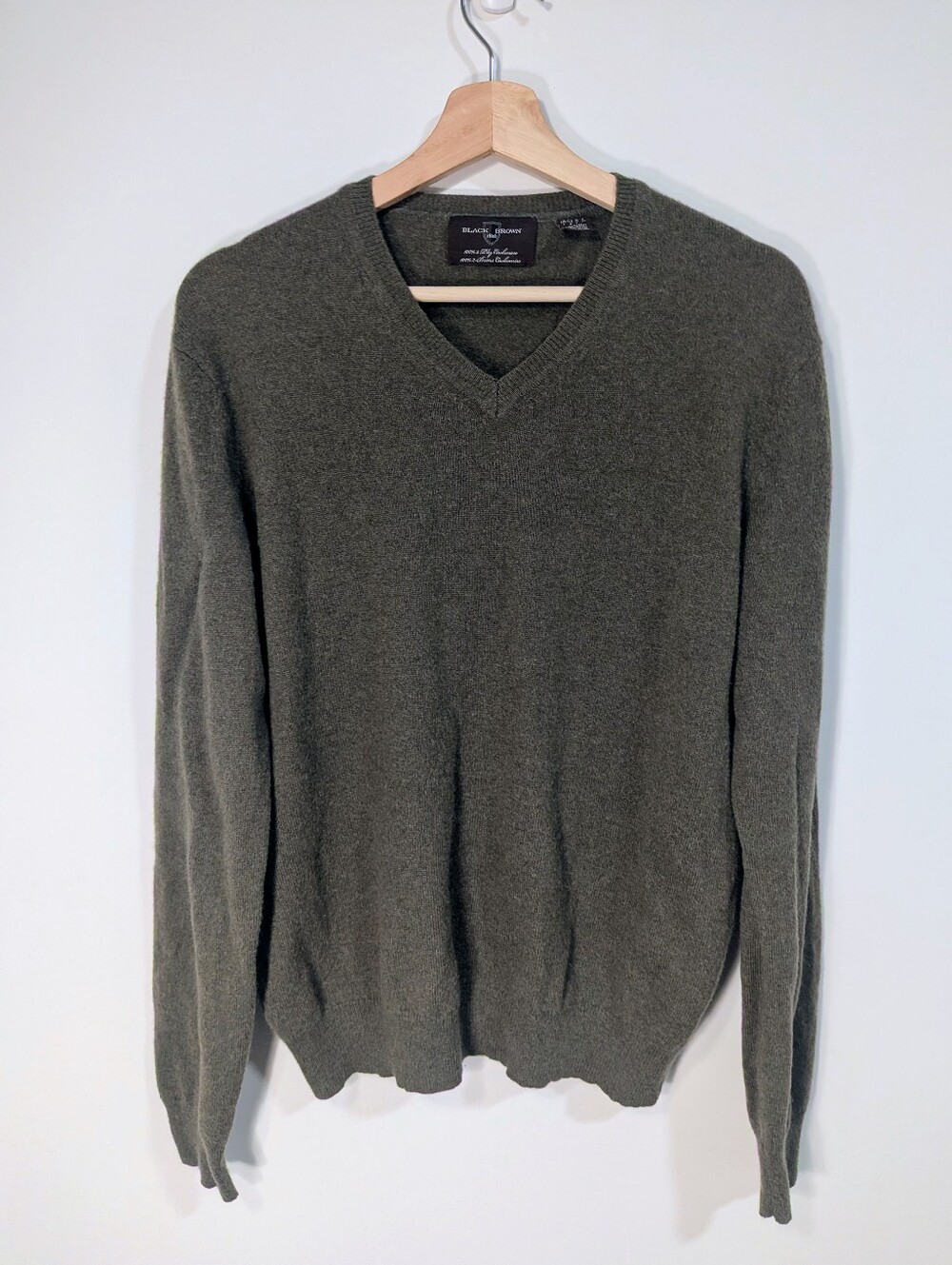Black Brown 1826 Men's V-Neck Sweater - Olive Green - 100% 2-Ply Cashmere